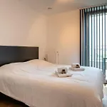 New Apartment Close To The Beach With Garage