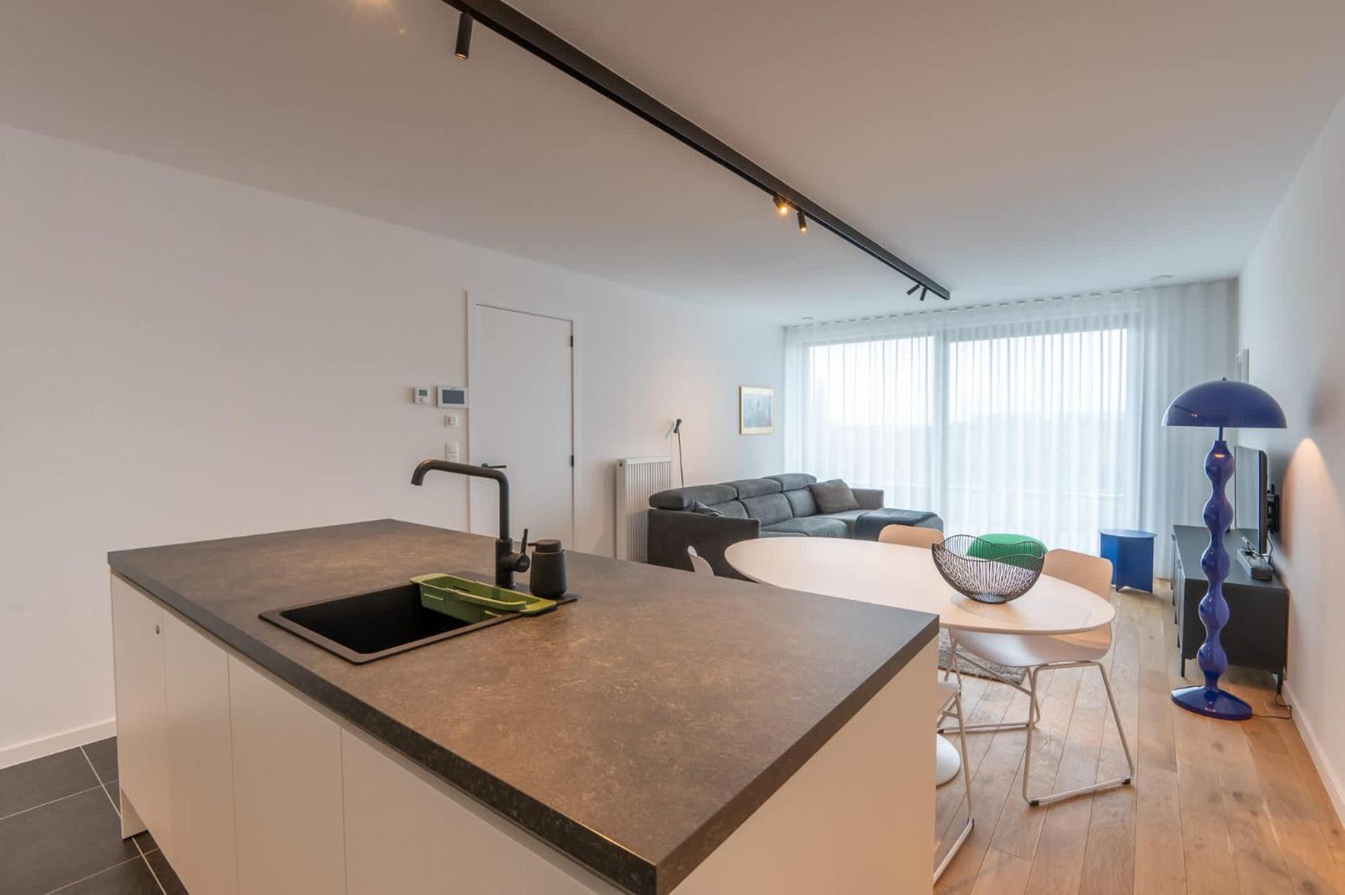Appartement New Close To The With Garage *