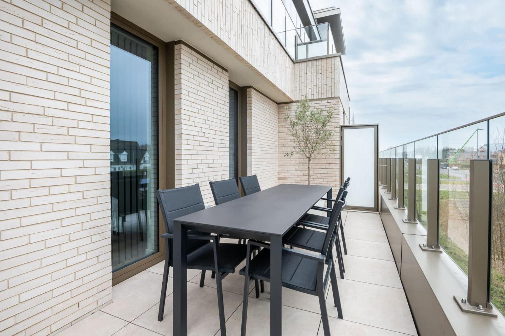 New Close To The With Garage * Ostend